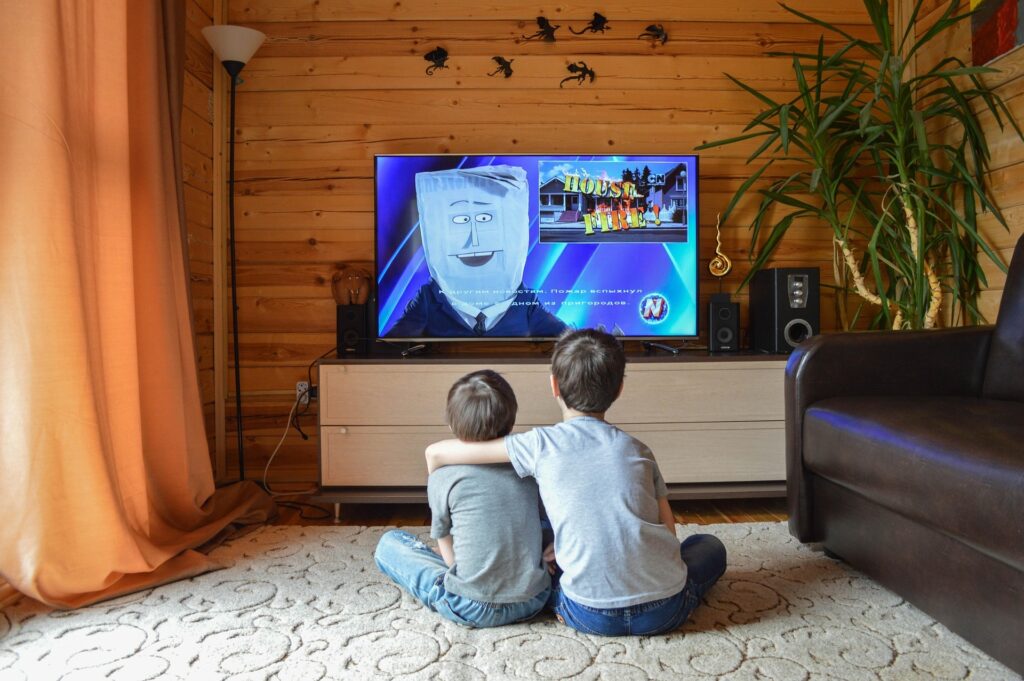 Dziecko i telewizja: Jaki wpływ ma oglądanie na rozwój? 1 Oglądanie bajek a rozwój dziecka: Co warto wiedzieć