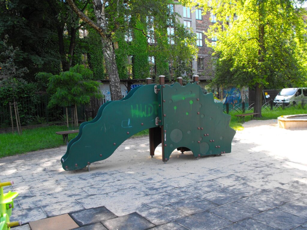 Plac zabaw smoczy skwer - Park Dąbie jako przykład udanej realizacji