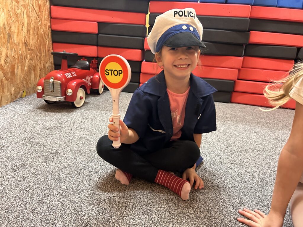 Wesołe miasteczko dla dzieci - rozrywka, role i fantazja